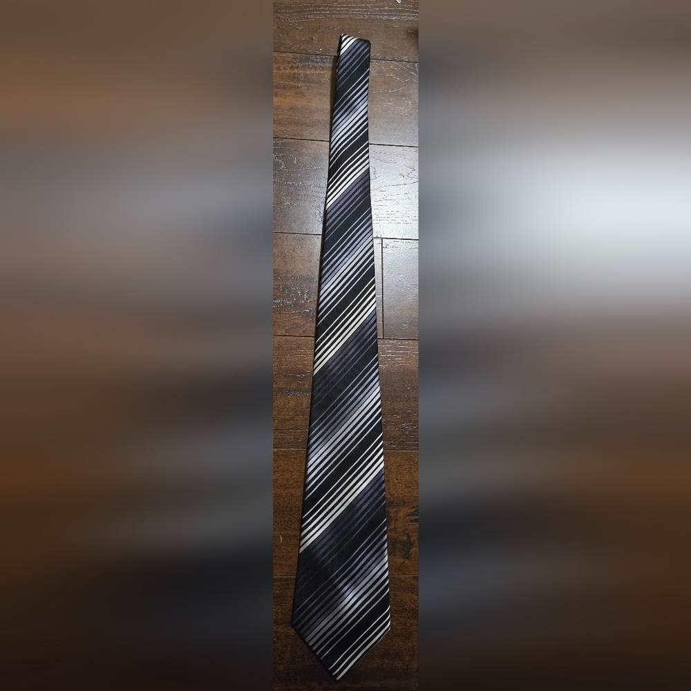 100% Silk Jones New York Tie